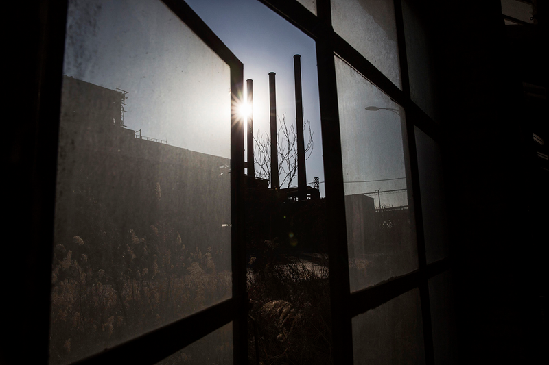 Illustration for article titled Haunting Photos From an Abandoned Steel Mill in China